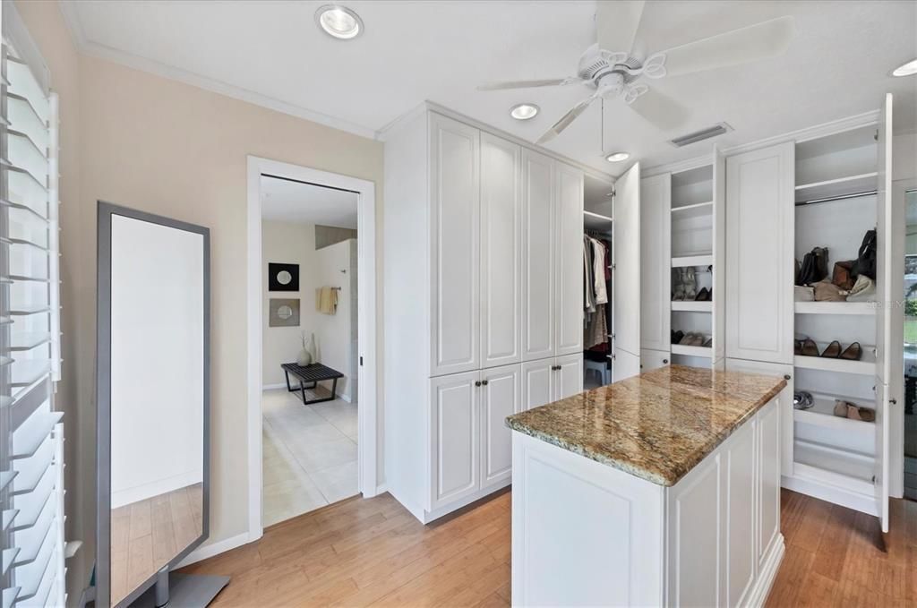 Под контрактом: $625,000 (3 спален, 3 ванн, 2249 Квадратных фут)