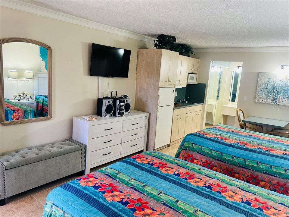 Active With Contract: $69,900 (1 beds, 1 baths, 300 Square Feet)