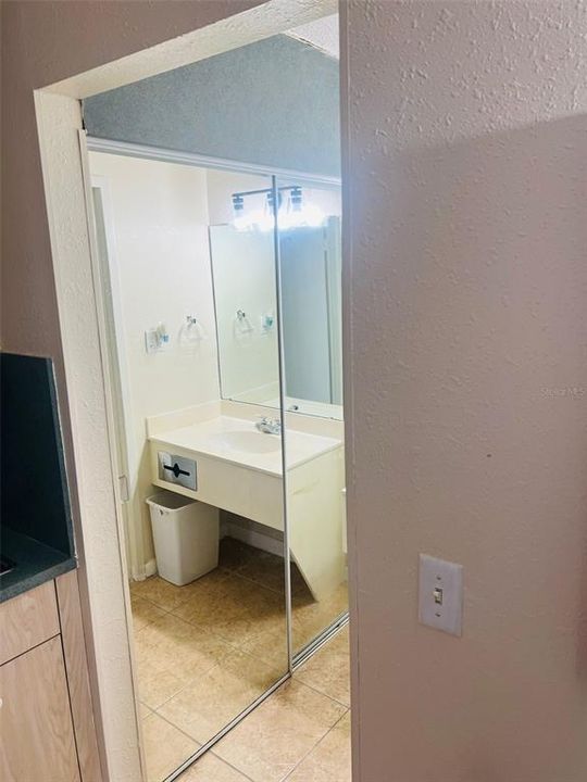 Active With Contract: $69,900 (1 beds, 1 baths, 300 Square Feet)