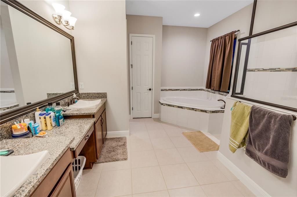 For Sale: $1,080,000 (5 beds, 4 baths, 3638 Square Feet)