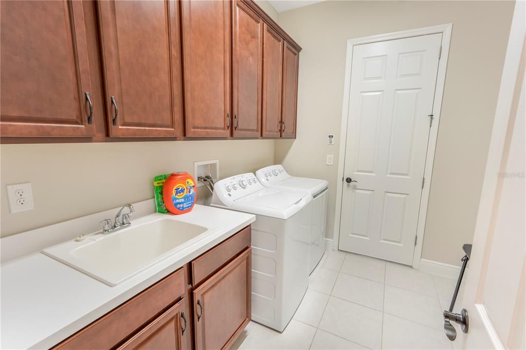 For Sale: $1,080,000 (5 beds, 4 baths, 3638 Square Feet)