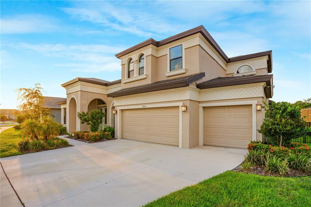 For Sale: $1,080,000 (5 beds, 4 baths, 3638 Square Feet)