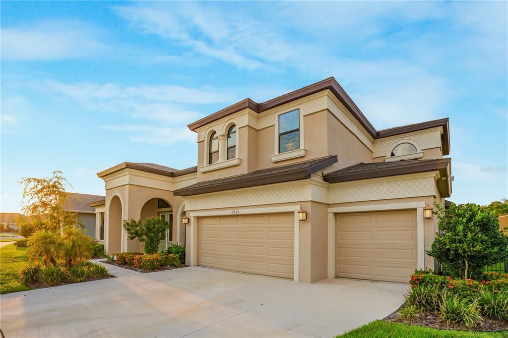 For Sale: $1,080,000 (5 beds, 4 baths, 3638 Square Feet)