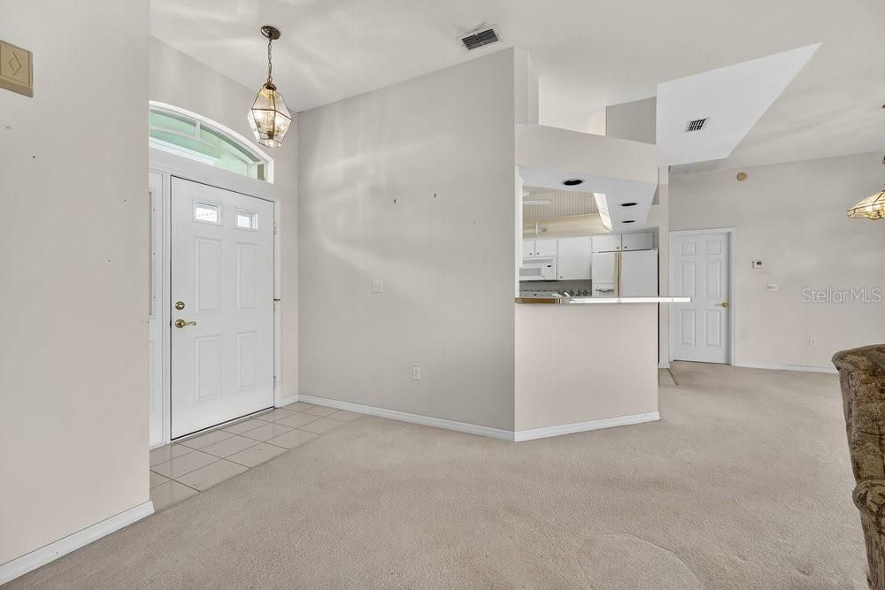 合同活跃: $220,000 (3 贝兹, 2 浴室, 1584 平方英尺)