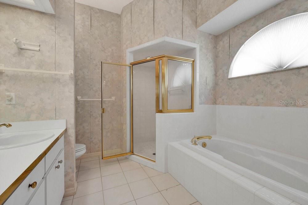 合同活跃: $220,000 (3 贝兹, 2 浴室, 1584 平方英尺)