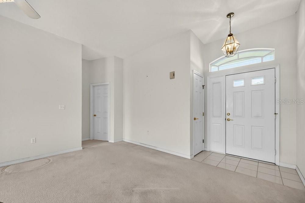 合同活跃: $220,000 (3 贝兹, 2 浴室, 1584 平方英尺)