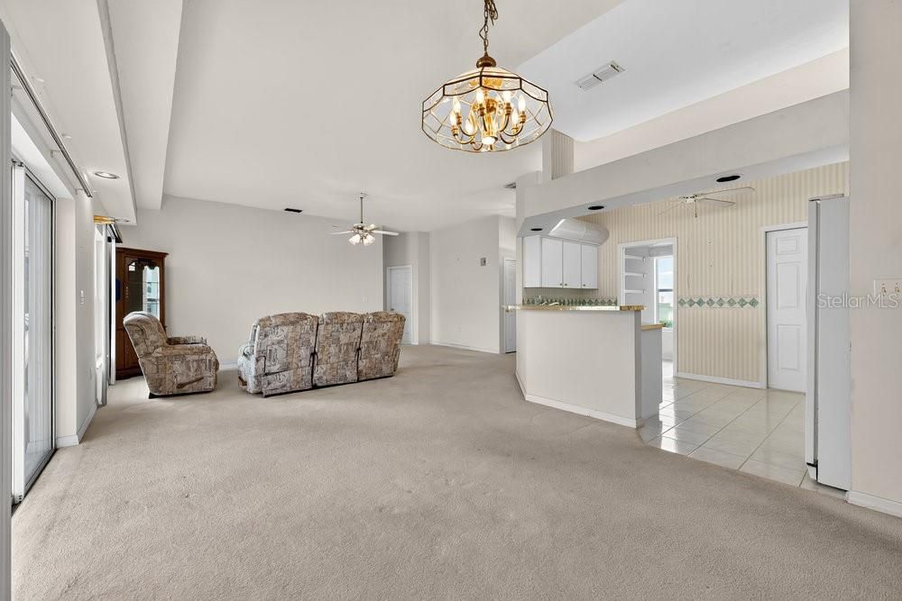 合同活跃: $220,000 (3 贝兹, 2 浴室, 1584 平方英尺)