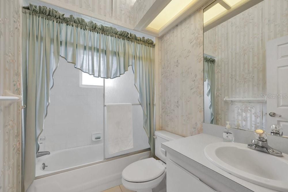 合同活跃: $220,000 (3 贝兹, 2 浴室, 1584 平方英尺)