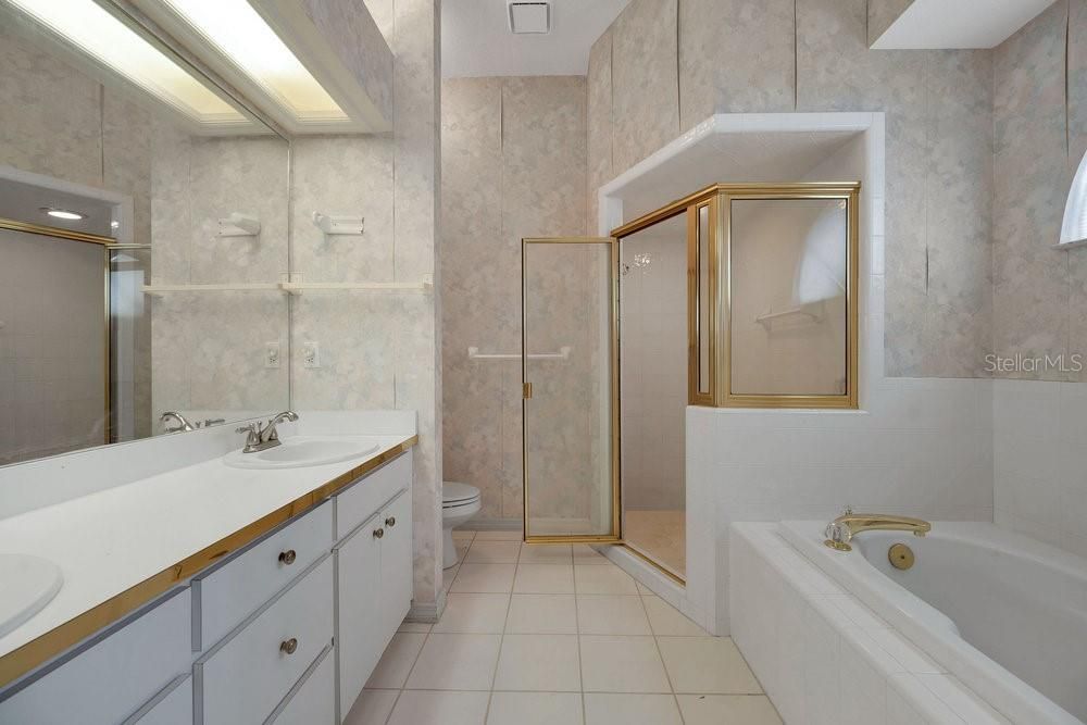 合同活跃: $220,000 (3 贝兹, 2 浴室, 1584 平方英尺)