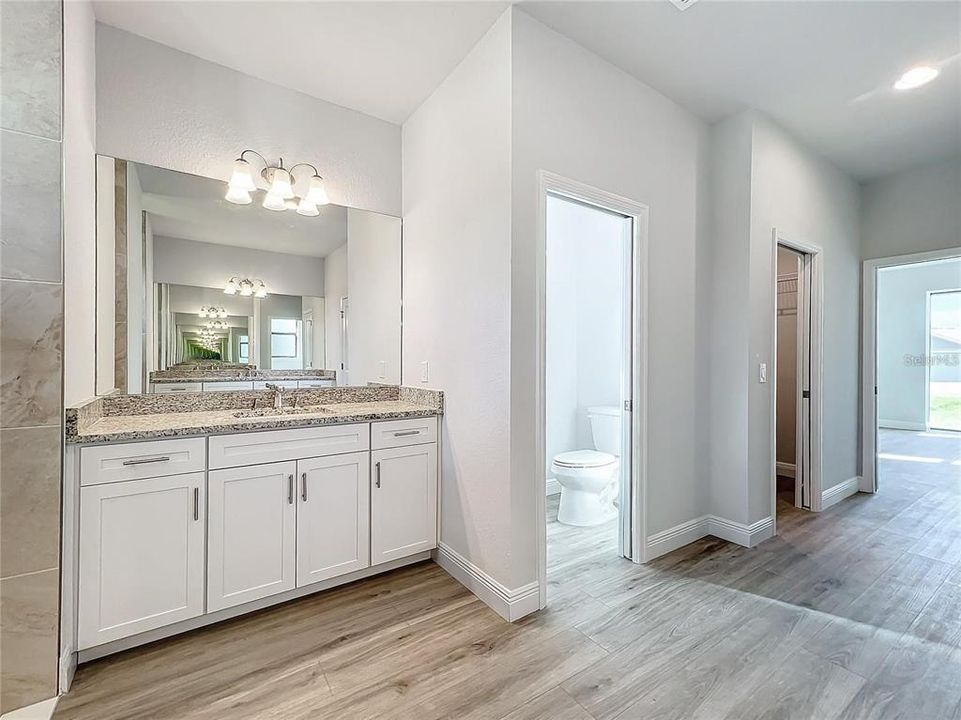 For Rent: $2,200 (3 beds, 2 baths, 1866 Square Feet)