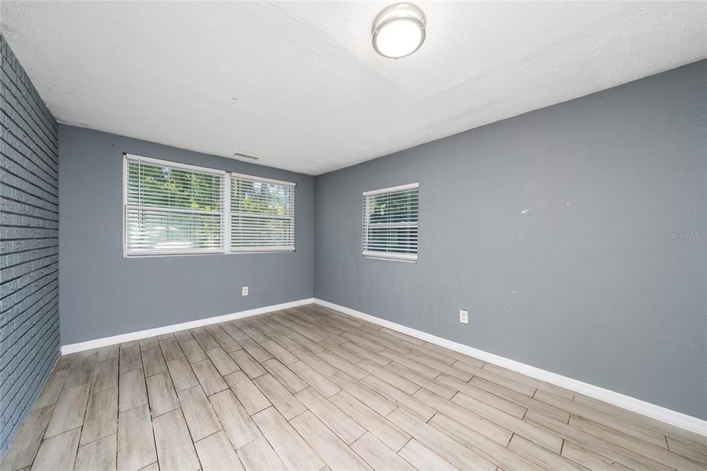 На продажу: $270,000 (4 спален, 1 ванн, 1248 Квадратных фут)