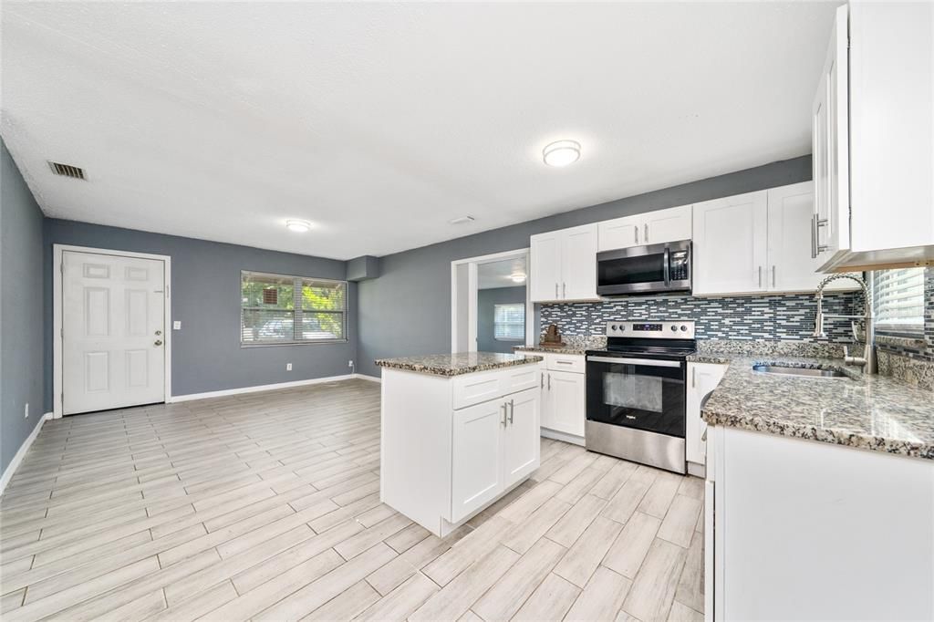 На продажу: $270,000 (4 спален, 1 ванн, 1248 Квадратных фут)