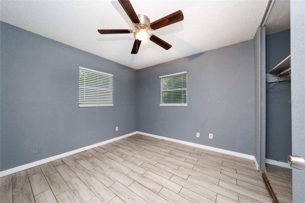 На продажу: $270,000 (4 спален, 1 ванн, 1248 Квадратных фут)