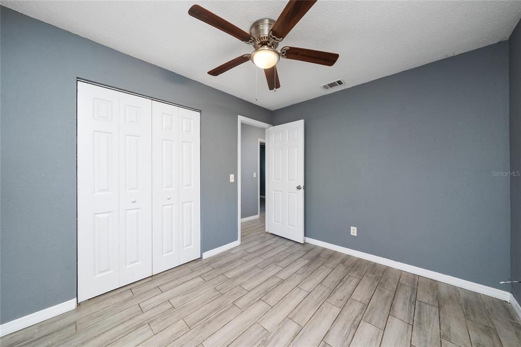 На продажу: $270,000 (4 спален, 1 ванн, 1248 Квадратных фут)