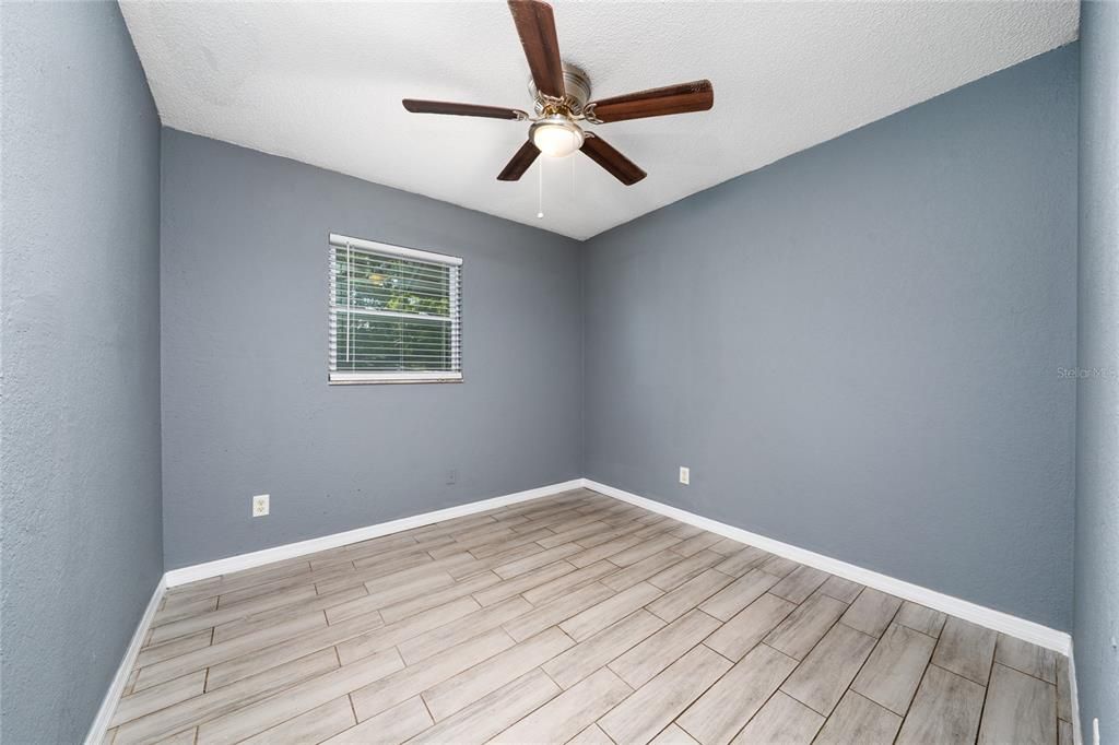 На продажу: $270,000 (4 спален, 1 ванн, 1248 Квадратных фут)