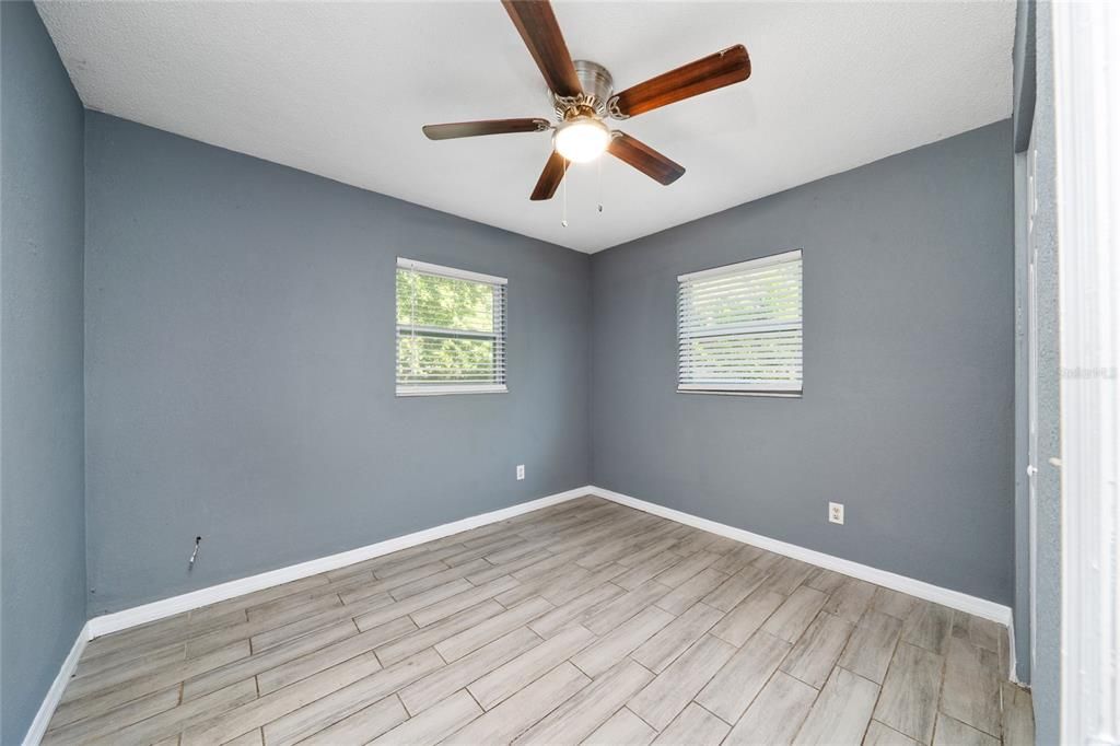 На продажу: $270,000 (4 спален, 1 ванн, 1248 Квадратных фут)