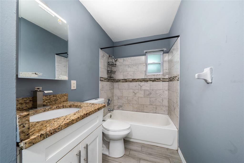 На продажу: $270,000 (4 спален, 1 ванн, 1248 Квадратных фут)