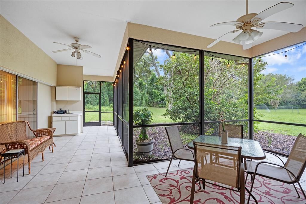 For Sale: $400,000 (4 beds, 3 baths, 2527 Square Feet)