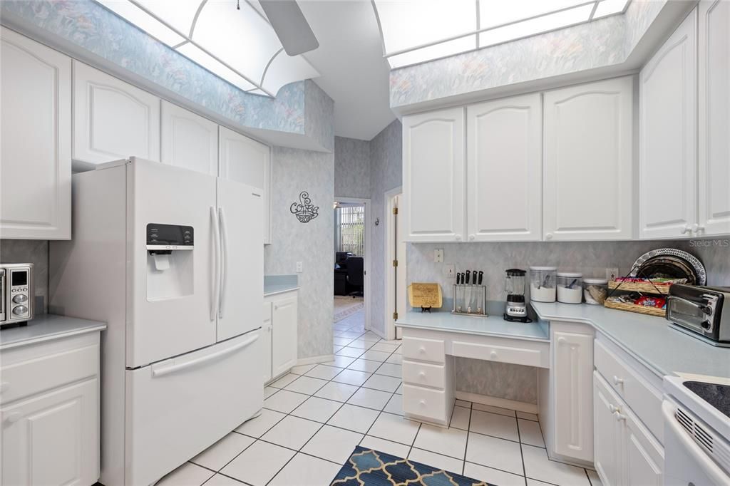 For Sale: $400,000 (4 beds, 3 baths, 2527 Square Feet)