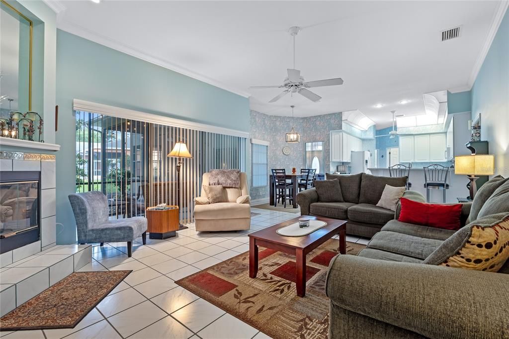 For Sale: $400,000 (4 beds, 3 baths, 2527 Square Feet)