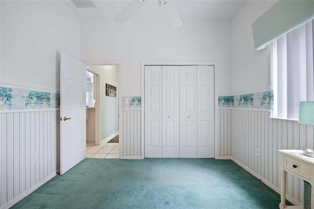 For Sale: $400,000 (4 beds, 3 baths, 2527 Square Feet)