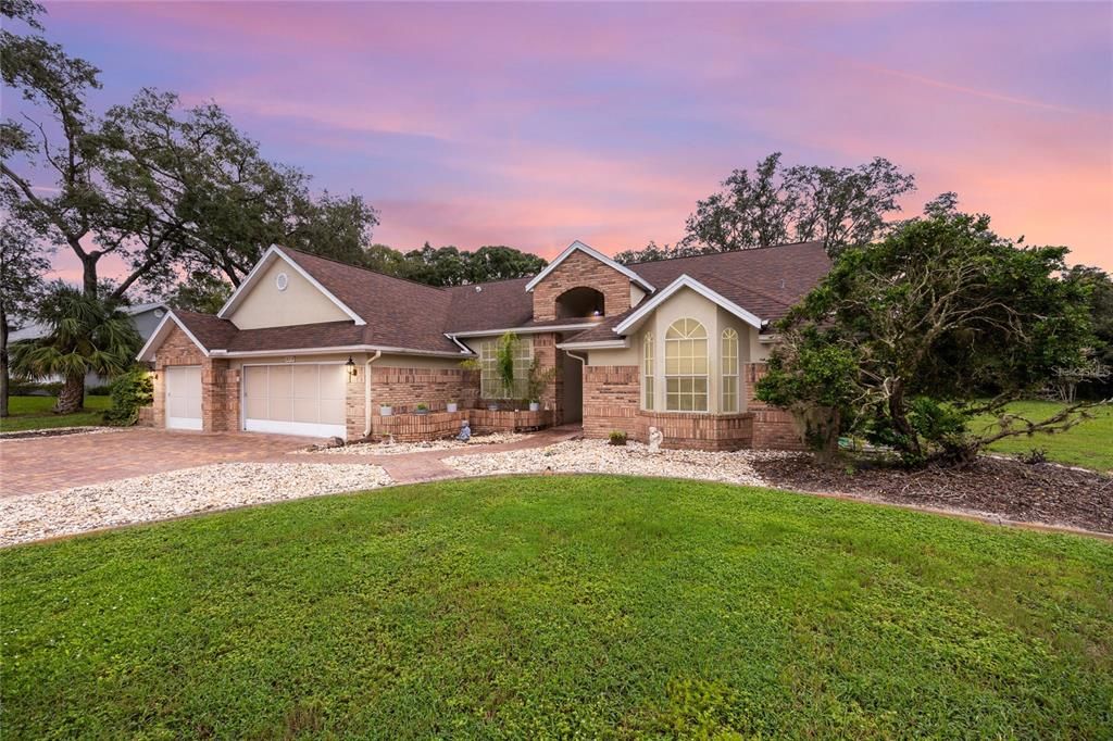 For Sale: $400,000 (4 beds, 3 baths, 2527 Square Feet)