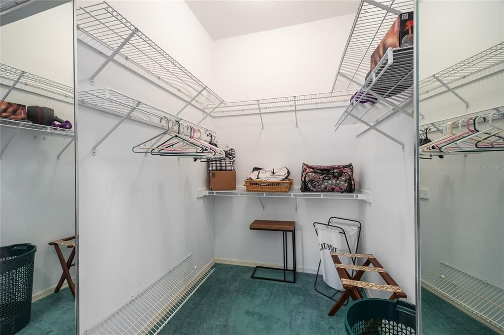 For Sale: $400,000 (4 beds, 3 baths, 2527 Square Feet)