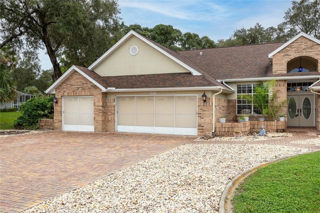 For Sale: $400,000 (4 beds, 3 baths, 2527 Square Feet)