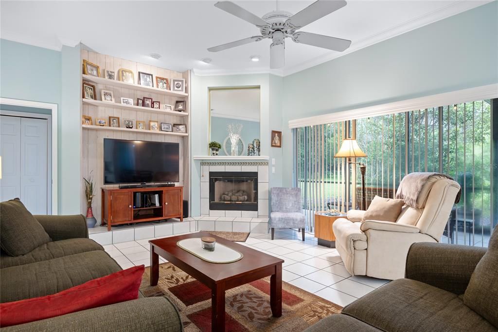 For Sale: $400,000 (4 beds, 3 baths, 2527 Square Feet)