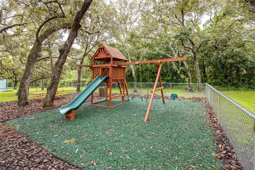 For Sale: $400,000 (4 beds, 3 baths, 2527 Square Feet)