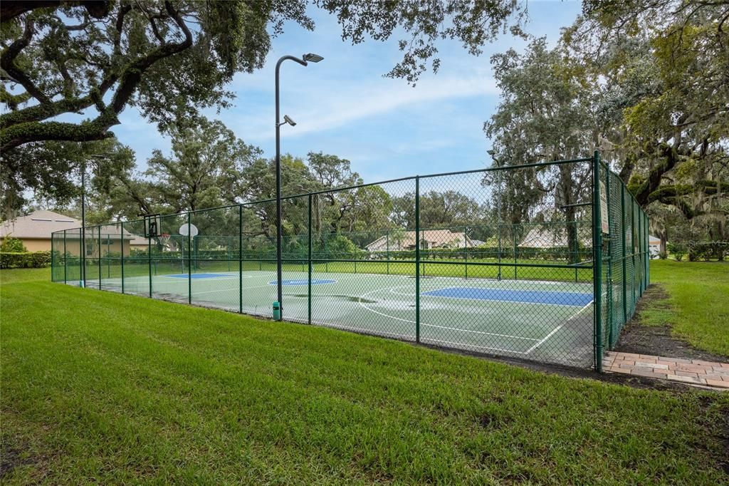 For Sale: $400,000 (4 beds, 3 baths, 2527 Square Feet)