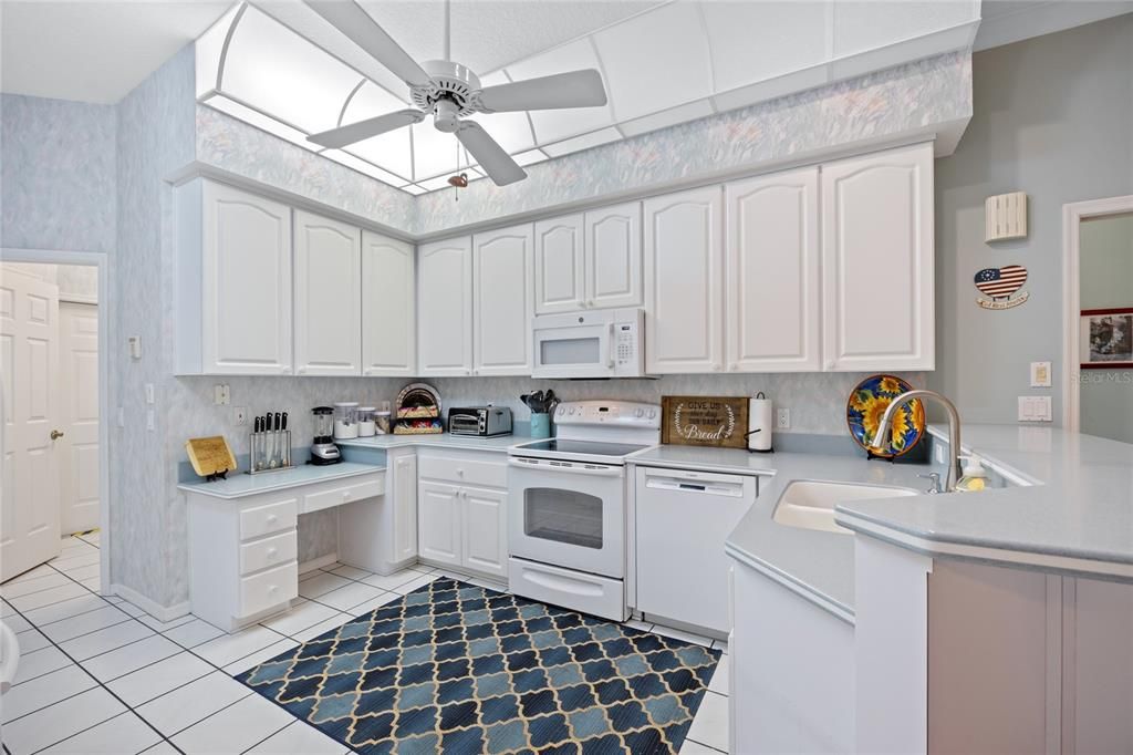 For Sale: $400,000 (4 beds, 3 baths, 2527 Square Feet)