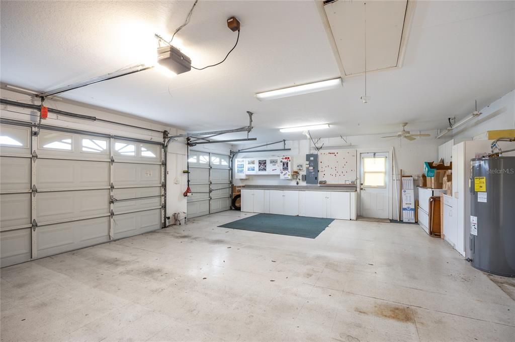 For Sale: $400,000 (4 beds, 3 baths, 2527 Square Feet)