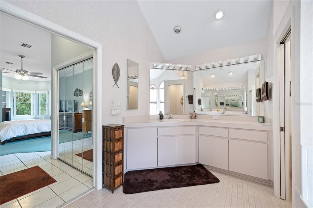 For Sale: $400,000 (4 beds, 3 baths, 2527 Square Feet)