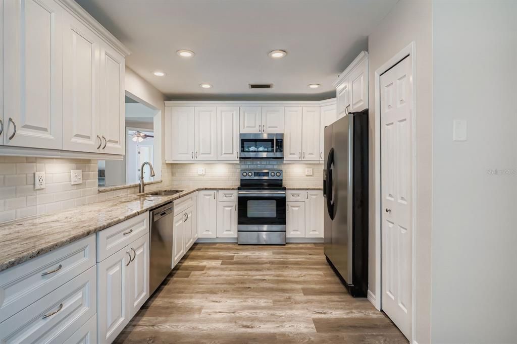 Activo con contrato: $475,000 (3 camas, 2 baños, 2177 Pies cuadrados)