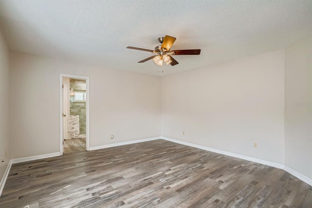 Activo con contrato: $475,000 (3 camas, 2 baños, 2177 Pies cuadrados)