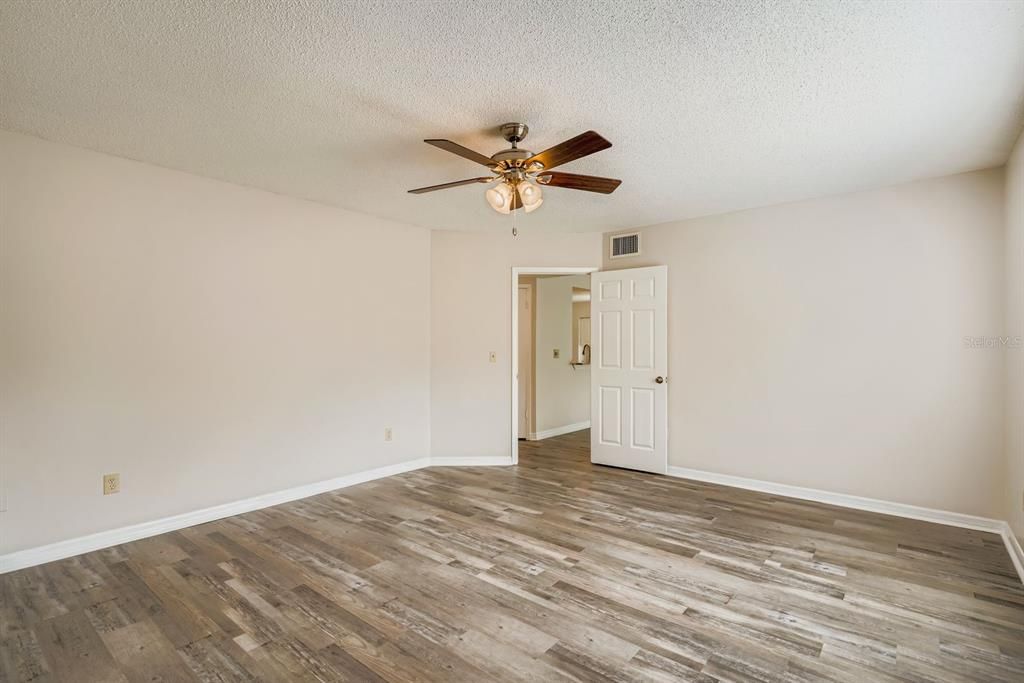 Activo con contrato: $475,000 (3 camas, 2 baños, 2177 Pies cuadrados)