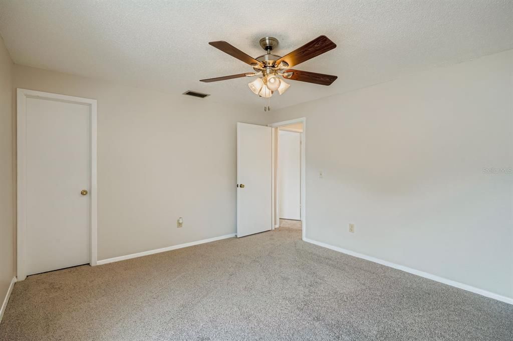 Activo con contrato: $475,000 (3 camas, 2 baños, 2177 Pies cuadrados)