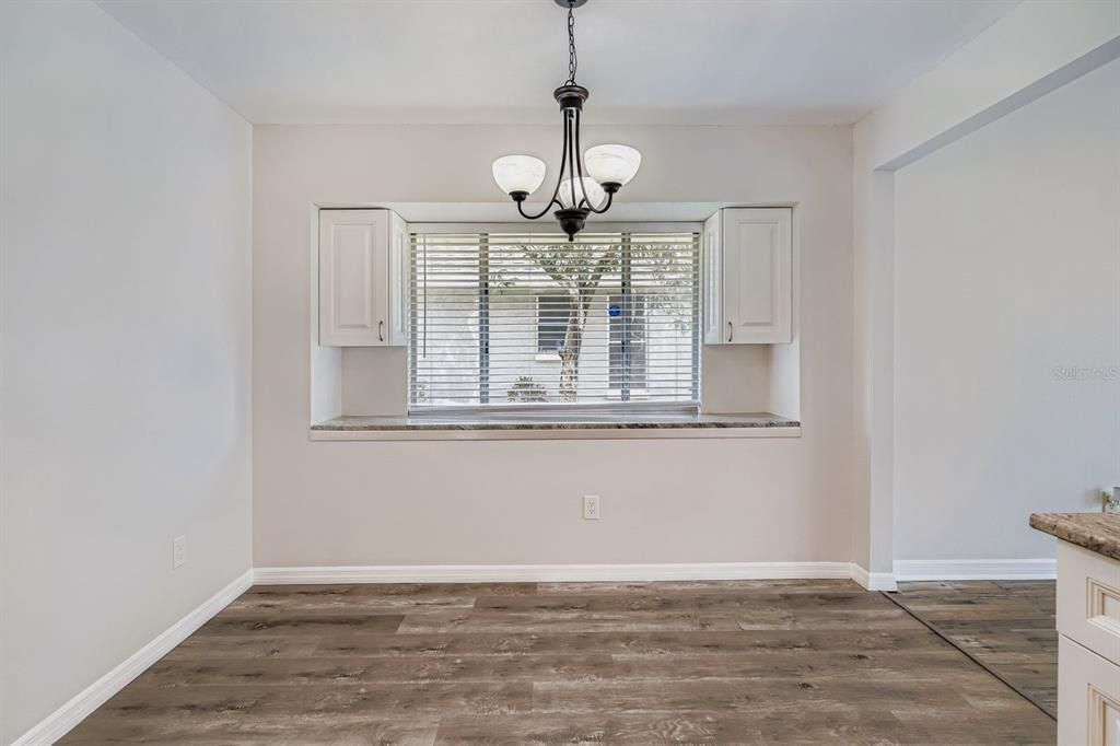 Activo con contrato: $475,000 (3 camas, 2 baños, 2177 Pies cuadrados)