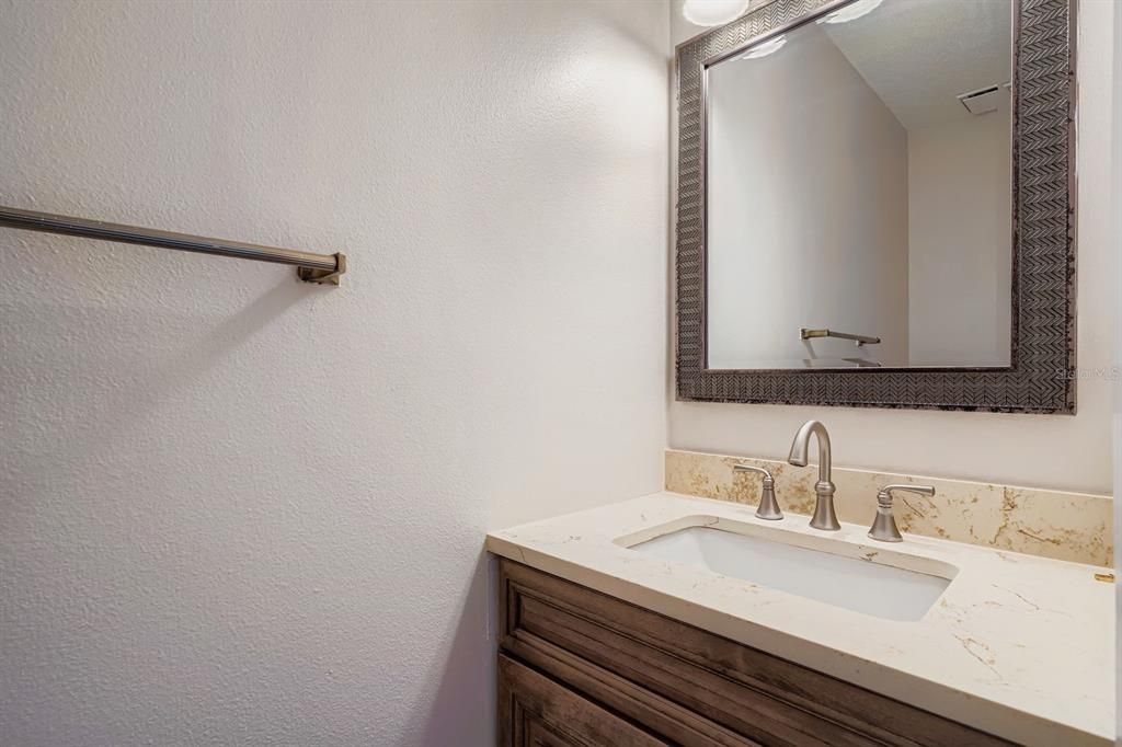 Activo con contrato: $475,000 (3 camas, 2 baños, 2177 Pies cuadrados)