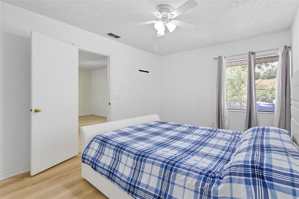 Active With Contract: $200,000 (2 beds, 2 baths, 1306 Square Feet)