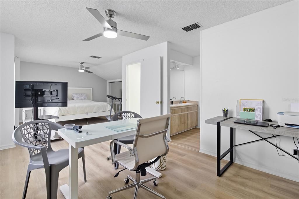 Active With Contract: $200,000 (2 beds, 2 baths, 1306 Square Feet)