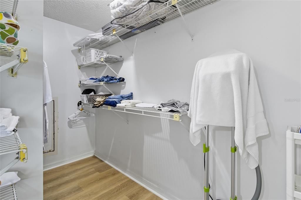 Active With Contract: $200,000 (2 beds, 2 baths, 1306 Square Feet)