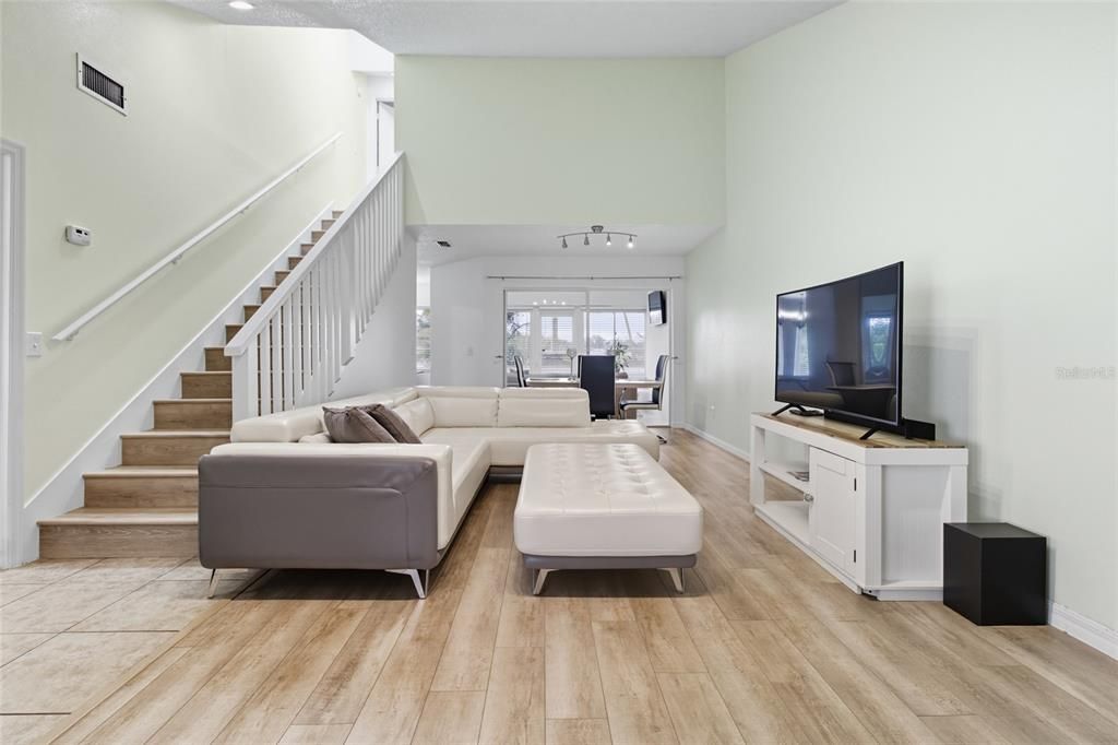 Active With Contract: $200,000 (2 beds, 2 baths, 1306 Square Feet)