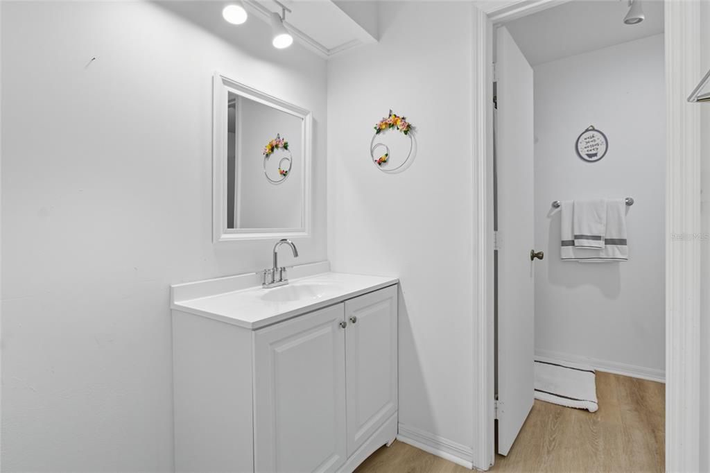 Active With Contract: $200,000 (2 beds, 2 baths, 1306 Square Feet)