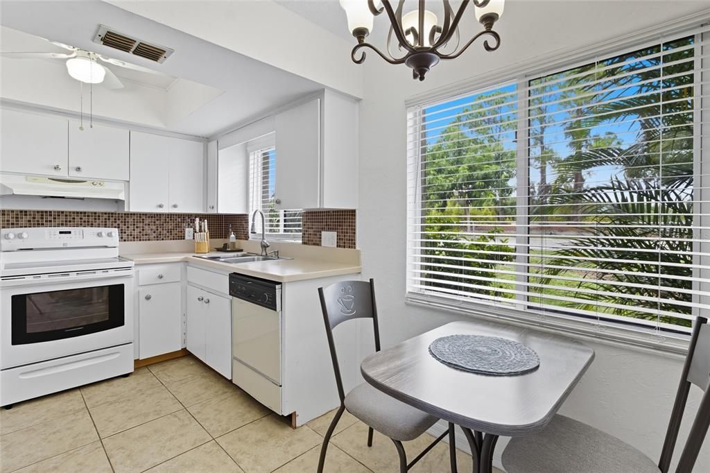 Active With Contract: $200,000 (2 beds, 2 baths, 1306 Square Feet)