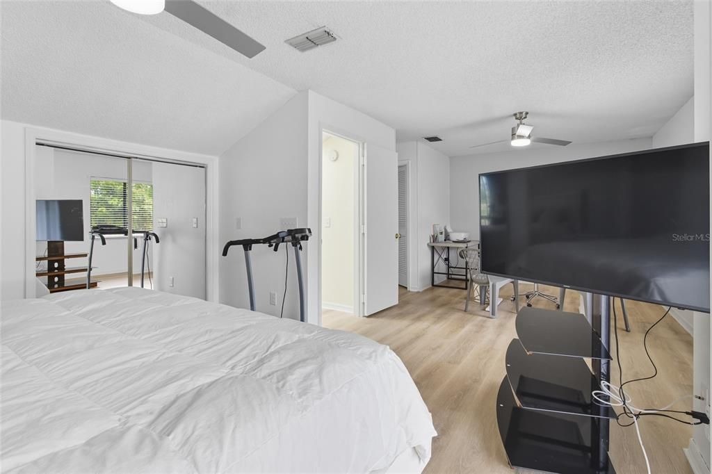 Active With Contract: $200,000 (2 beds, 2 baths, 1306 Square Feet)