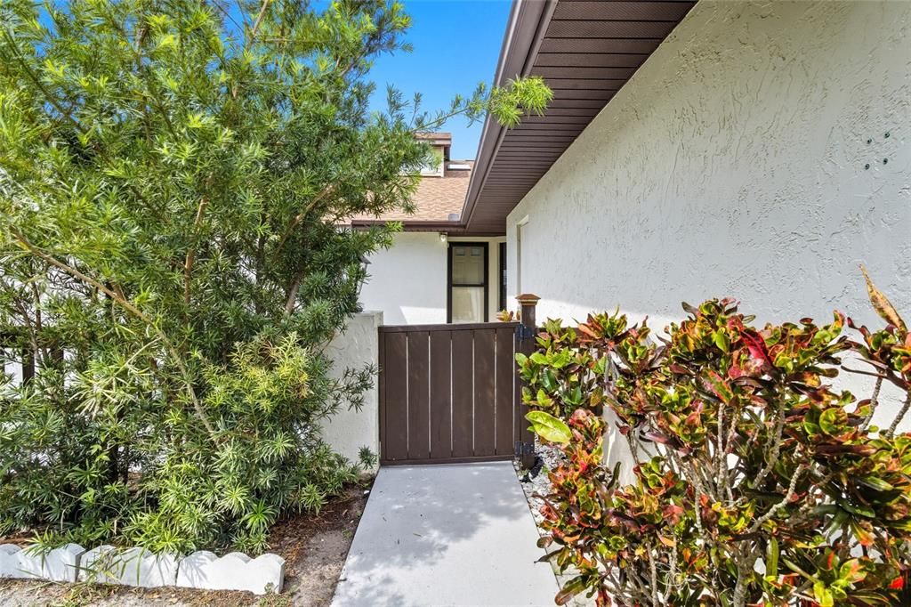 Active With Contract: $200,000 (2 beds, 2 baths, 1306 Square Feet)