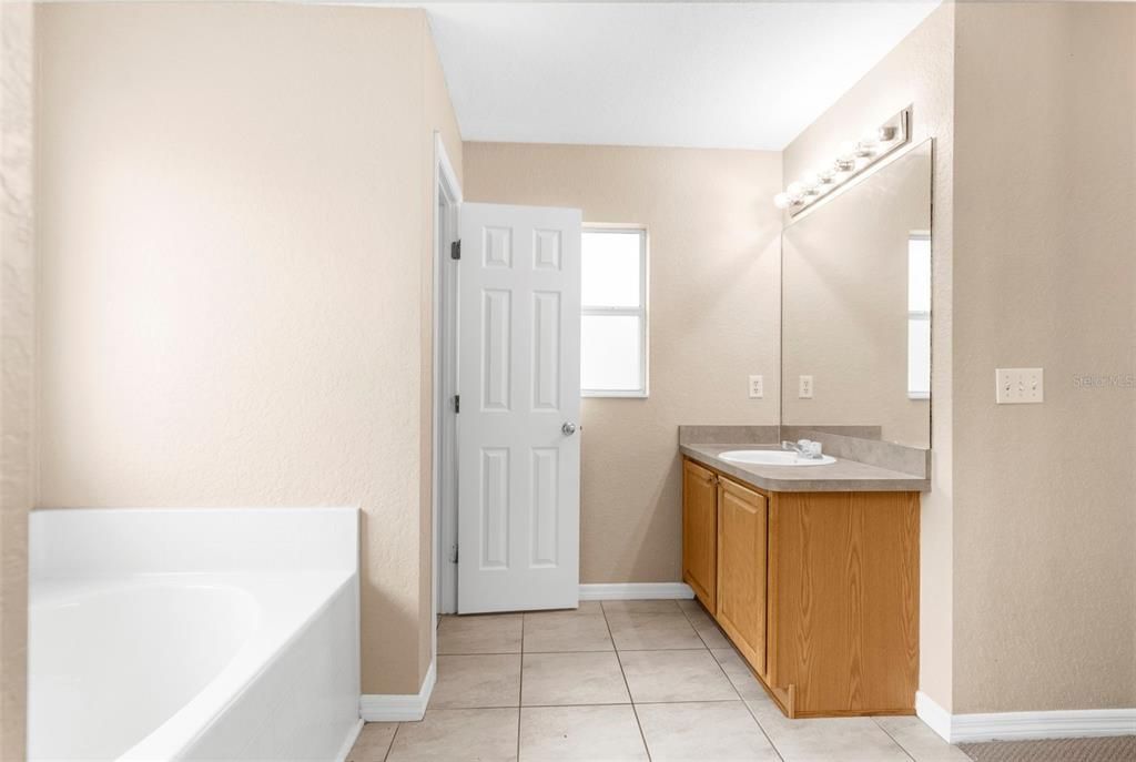 На продажу: $265,000 (3 спален, 2 ванн, 1858 Квадратных фут)