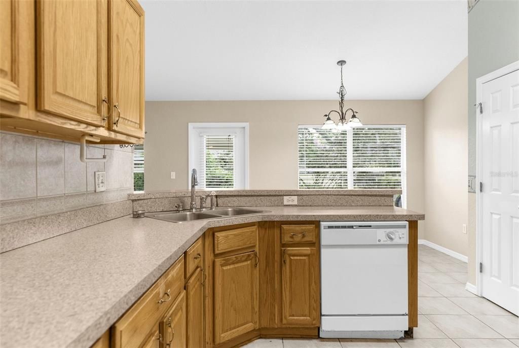 На продажу: $265,000 (3 спален, 2 ванн, 1858 Квадратных фут)